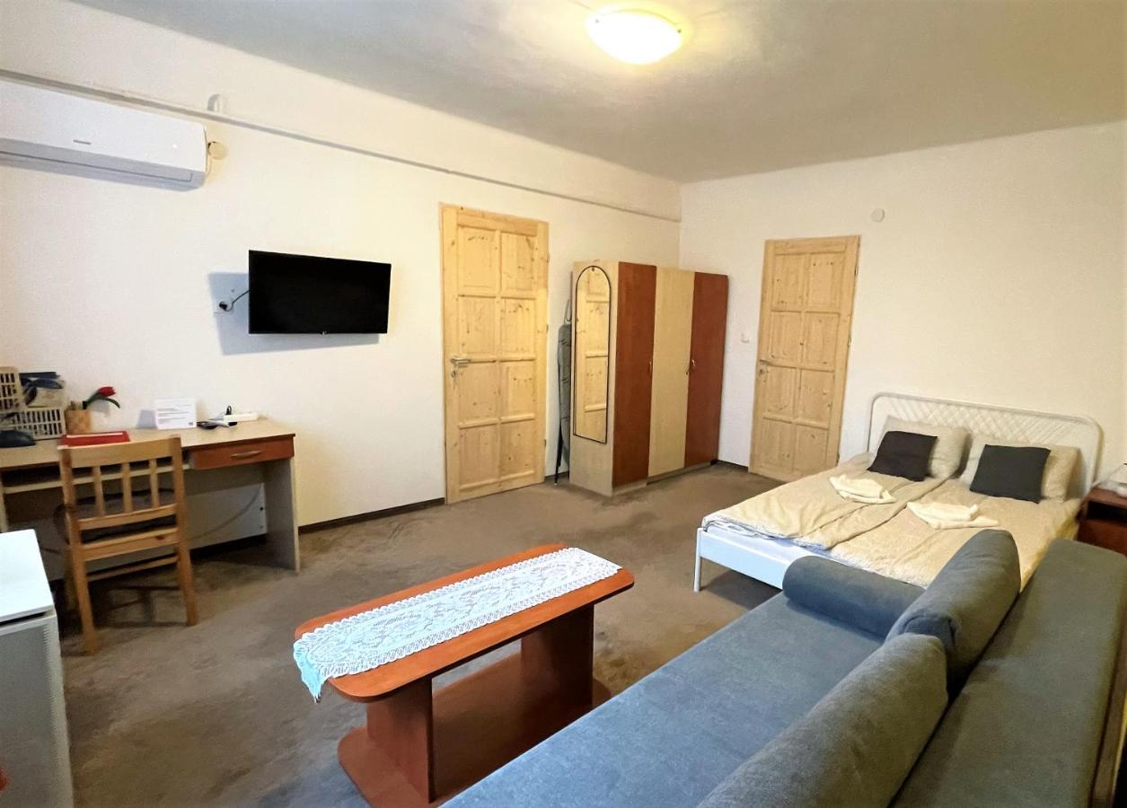 Evi Apartman Eger Ngoại thất bức ảnh