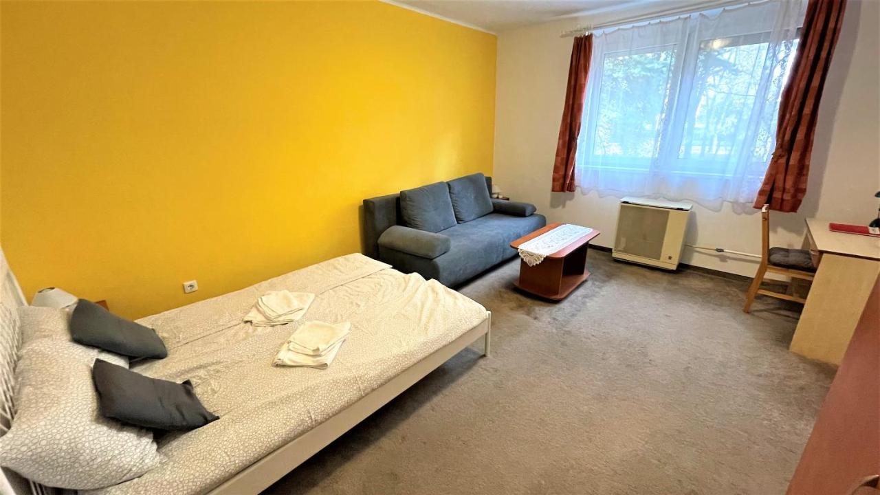 Evi Apartman Eger Ngoại thất bức ảnh